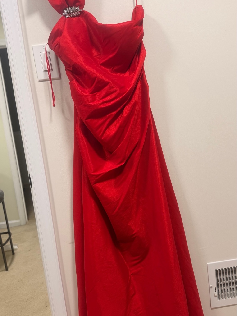 Red One shoulder Strap Evening Gown